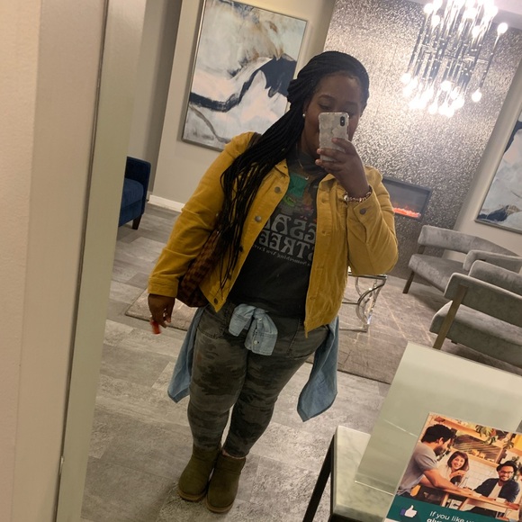 Meet your Posher, Coco - Picture 2 of 12